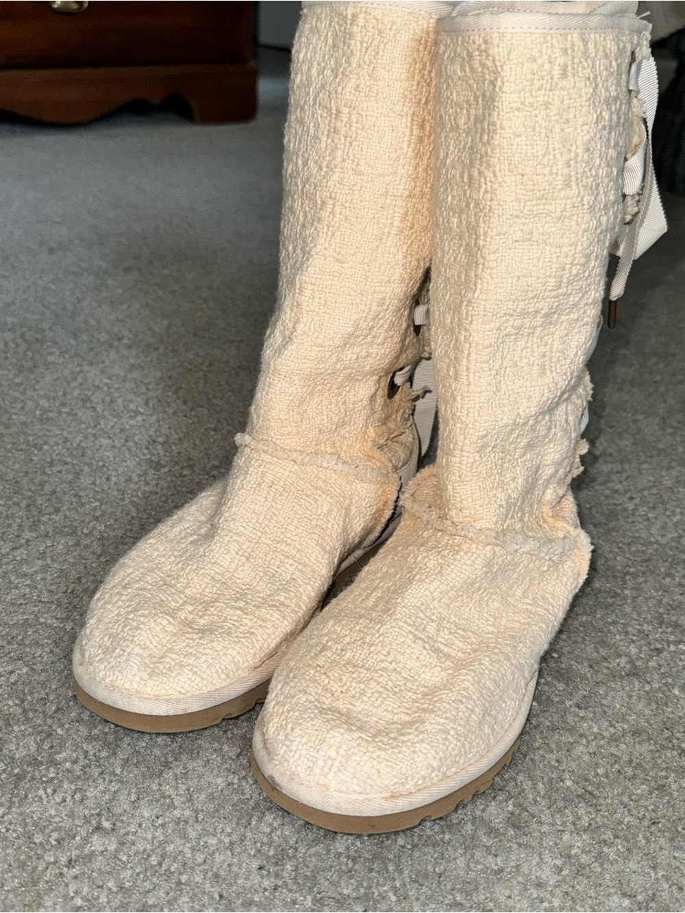 UGG heirloom Cream Textured Mid-Calf Lace-Up Boots; size 6